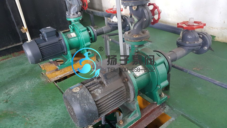 江蘇某電子新材料企業(yè)襯氟磁力泵使用現(xiàn)場(chǎng)